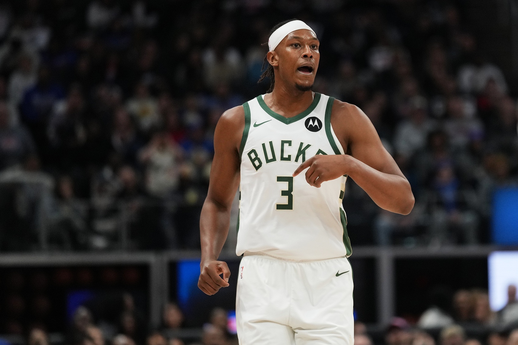 开云体育平台-表现不俗!特纳半场9投5中&罚球2中2 得到12分6板4帽